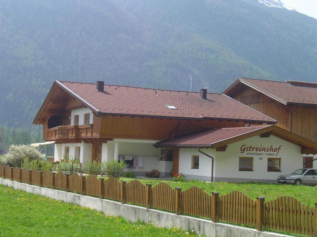Gstreinhof Langenfeld Bilik gambar